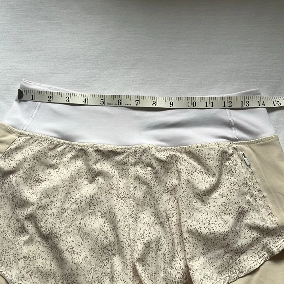 NWOT Outdoor Voices, Hudson, Cream Patterned, Running Shorts, Size M - Picture 10 of 12